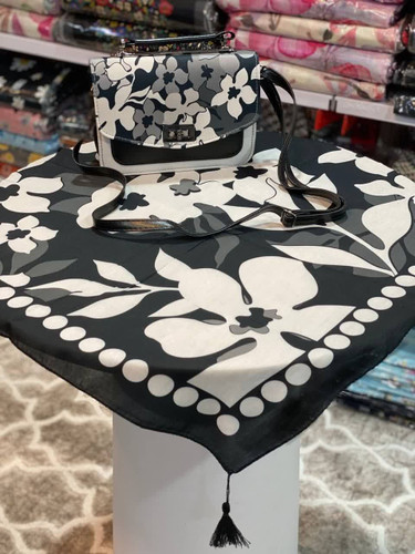 😍 روژین 🌈سه رنگ 👌فوقالعاده سبک و راحت جنس کیف : ترکیبی از پارچه نانوکتان و چرم صنعتی ✅ بند دوشی هم دارد ✅ ست با روسری منگوله دار ✅ ست با شال منگوله دار