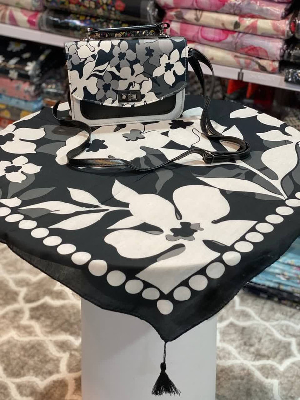 😍 روژین 🌈سه رنگ 👌فوقالعاده سبک و راحت جنس کیف : ترکیبی از پارچه نانوکتان و چرم صنعتی ✅ بند دوشی هم دارد ✅ ست با روسری منگوله دار ✅ ست با شال منگوله دار