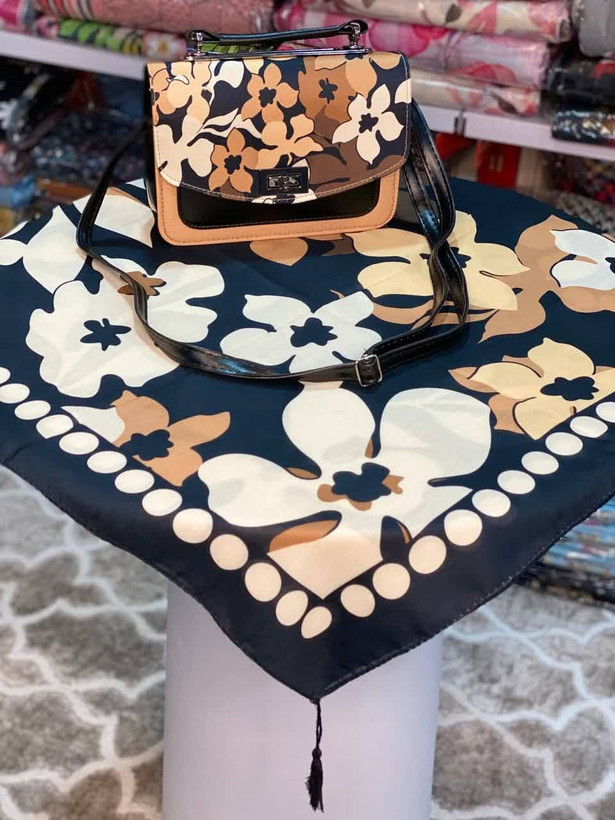 😍 روژین 🌈سه رنگ 👌فوقالعاده سبک و راحت جنس کیف : ترکیبی از پارچه نانوکتان و چرم صنعتی ✅ بند دوشی هم دارد ✅ ست با روسری منگوله دار ✅ ست با شال منگوله دار