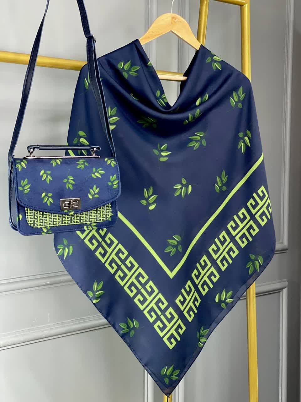 ✅ست کیف و روسری   🖼️ برگ جیوانچی سبز   🌈چهار رنگ  👌فوق‌العاده سبک و راحت  جنس کیف : ترکیبی از پارچه مخمل و چرم صنعتی  ✅ بند دوشی هم دارد  ✅ ست با روسری منگوله دار ✅ ست با شال منگوله دار  🔠 بهترین متریال