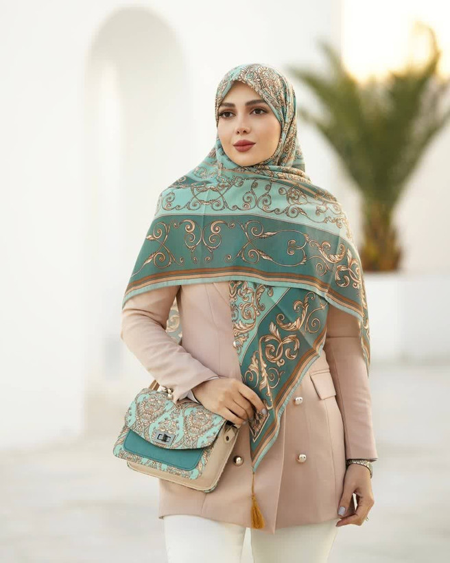 ارسال رایگان 🌈 شش رنگ جنس کیف : ترکیبی از پارچه مخمل و چرم صنعتی ✅ بند دوشی هم دارد ✅ ست با روسری منگوله دار ✅ ست با شال منگوله دار