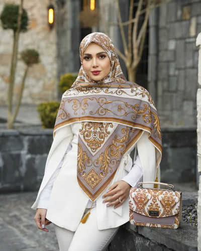 ارسال رایگان 🌈شش رنگ جنس کیف : ترکیبی از پارچه مخمل و چرم صنعتی ✅ بند دوشی هم دارد ✅ ست با روسری منگوله دار ✅ ست با شال منگوله دار