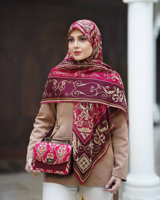 ارسال رایگان 🌈شش رنگ جنس کیف : ترکیبی از پارچه مخمل و چرم صنعتی ✅ بند دوشی هم دارد ✅ ست با روسری منگوله دار ✅ ست با شال منگوله دار