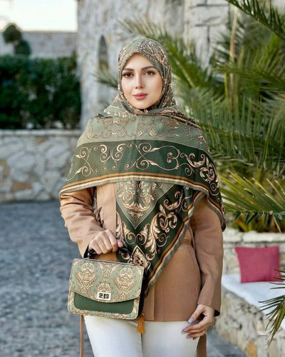 ارسال رایگان🌈شش رنگ جنس کیف : ترکیبی از پارچه مخمل و چرم صنعتی ✅ بند دوشی هم دارد ✅ ست با روسری منگوله دار ✅ ست با شال منگوله دار