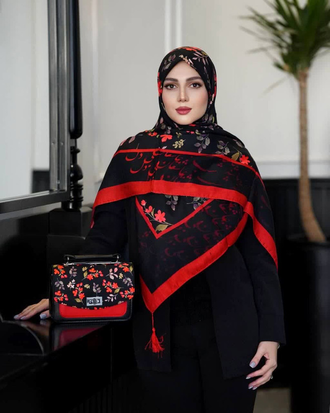 🌈 تک رنگ جنس کیف : ترکیبی از پارچه مخمل و چرم صنعتی ✅ بند دوشی هم دارد ✅ ست با روسری منگوله دار ✅ ست با شال منگوله دار