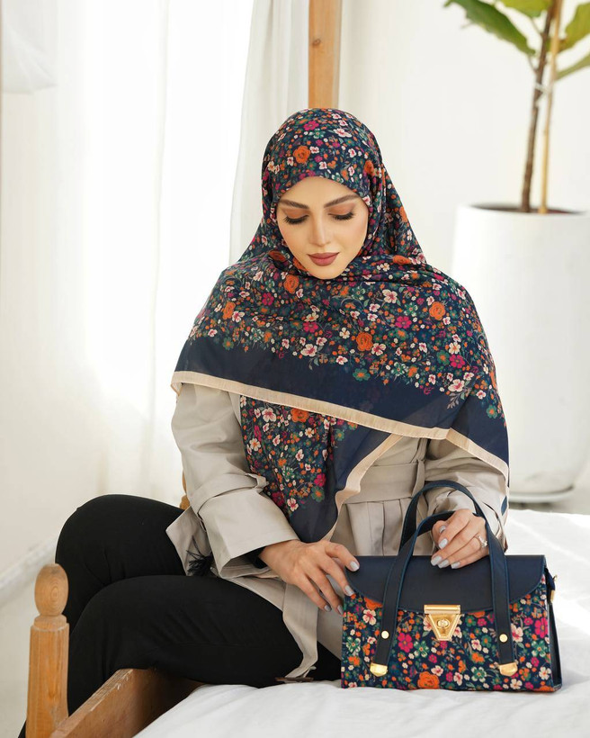 ارسال رایگان 👌فوقالعاده سبک و راحت جنس کیف : ترکیبی از پارچه مخمل و چرم صنعتی 🔹🔹 ابعاد کیف: ارتفاع :۱۷/۵ عرض : ۲۹ عمق :۱۱/۵ 🔹 یراق خارجی رنگ ثابت ✅ بند دوشی هم دارد