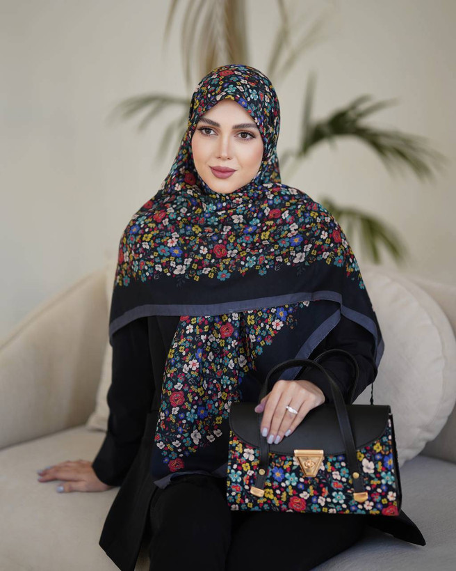 ارسال رایگان 👌فوقالعاده سبک و راحت جنس کیف : ترکیبی از پارچه مخمل و چرم صنعتی 🔹🔹 ابعاد کیف: ارتفاع :۱۷/۵ عرض : ۲۹ عمق :۱۱/۵ 🔹 یراق خارجی رنگ ثابت ✅ بند دوشی هم دارد
