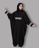 عبا. یا مانتو عبایی یاسمین ✅ در چهار رنگ جذاب مشکی، سرمه ای، سبز زمردی و بادمجانی ✅دو سایز ✅بند تنظیم ✅پارچه الیزا ✅خرجکارهای جذاب هم رنگ پارچه عبا