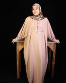 عبا. یا مانتو عبایی یاسمین ✅ در چهار رنگ جذاب مشکی، سرمه ای، سبز زمردی و بادمجانی ✅دو سایز ✅بند تنظیم ✅پارچه الیزا ✅خرجکارهای جذاب هم رنگ پارچه عبا