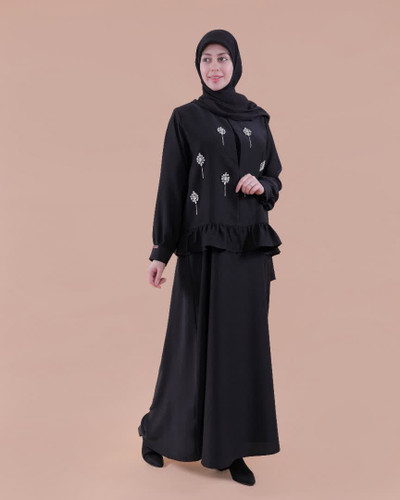 🦋 کت و سارافون جواهردوزی پروانه و اشکی و گل 🦋 🪻 یه طرح شیک مناسب مجالس و مهمونی ها 🪻 🌼 پارچه کرپ الیزا 🌼رنگ های مشکی، سبز، نسکافه ای، بادمجانی و سرمه ای 🌼 قد پیراهن ۱۴۰